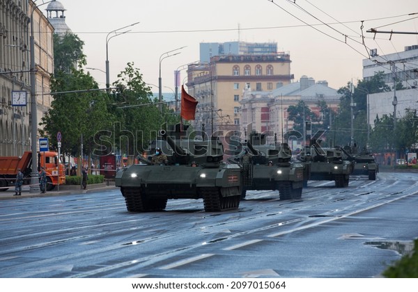 Moscow, Russia - 18.06.2020 Victory Day Parade\
rehearsal. Russian army T-14 Armata main battle tank at Sadovya\
Street (Garden Ring) in a column of\
tanks