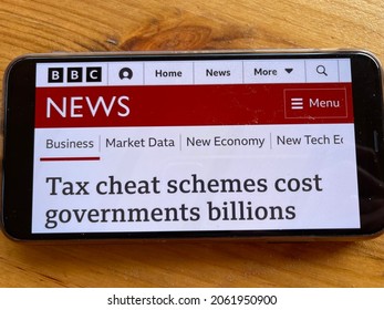 Moscow, Russia - 21 Of October 2021: BBC News Article Tax Cheat Schemes Cost Governments Billions. Smartphone Screen.