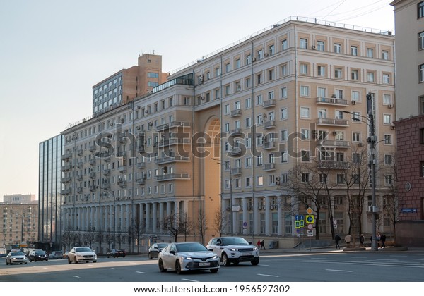 Moscow, Russia, April 11, 2021: View of busy\
Earthen Rampart street with driving cars and buildings behind.\
Traffic flow in Moscow