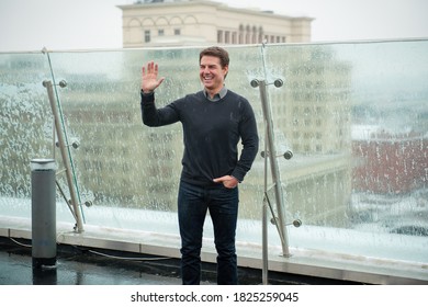 Moscow / Russia - April 2, 2013 / Tom Cruise, Olga Kurylenko In Front Of Kremlin