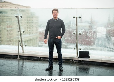 Moscow / Russia - April 2, 2013 / Tom Cruise, Olga Kurylenko In Front Of Kremlin