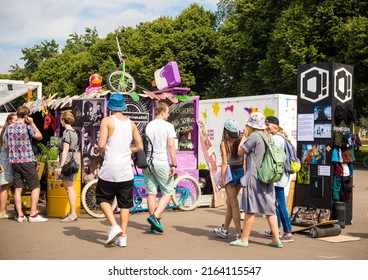 Moscow, Russia — August 06 2016: Faces And Laces Street Culture And Youth Festival In Moscow's Gorky Park - Young People Walking Through A Festival Of Street Fashion And Culture. Bright Sunshine