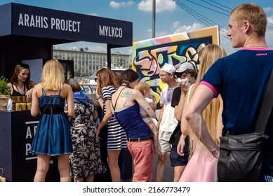 Moscow, Russia — August 06 2016: Faces And Laces Street Culture And Youth Festival In Moscow's Gorky Park - Young People Walking Through A Festival Of Street Fashion And Culture. Bright Sunshine Day