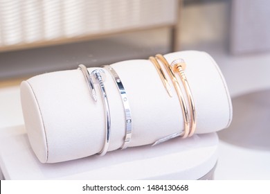 cartier jewelry stock