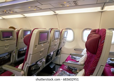 99 Qatar airways economy class seats Images, Stock Photos & Vectors ...