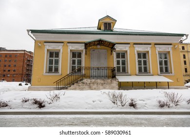 MOSCOW, RUSSIA - FEBRUARY 12, 2017: Renovated Old Manor House In The Red Rose City's Block On A Snowy Day