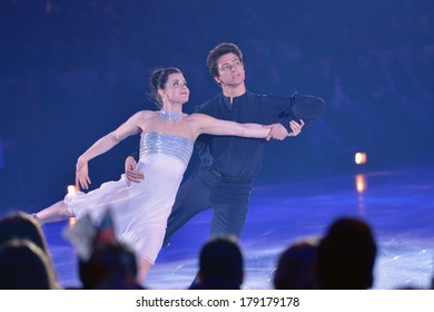 MOSCOW, RUSSIA - FEBRUARY 24, 2014: Tessa Virtue And Scott Moir In Action During Gala Concert Of Olympic Champions In Figure Skating In Luzhniki