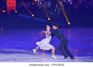 MOSCOW, RUSSIA - FEBRUARY 24, 2014: Tessa Virtue And Scott Moir In Action During Gala Concert Of Olympic Champions In Figure Skating In Luzhniki