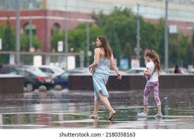 Moscow, Russia - July 10, 2022: Raining Day In City Center At Summer. Wet People.  Texture Of Strong, Fresh And Powerful Water Drops And Sprays. Tropical Storm