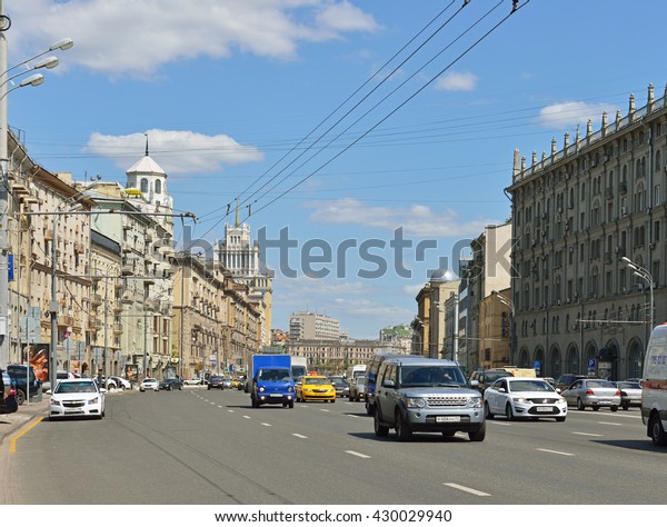 MOSCOW, RUSSIA - JUNE 1, 2016:\
Sadovaya-Kudrinskaya street is part of Garden Ring. Garden Ring is\
circular ring road avenue around central\
Moscow