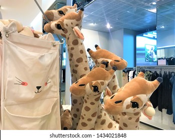 h&m giraffe soft toy