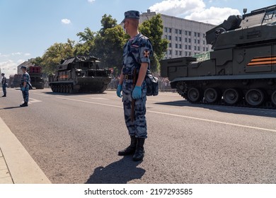 MOSCOW, RUSSIA - JUNE 24, 2020: Soldiers In A Cordon, Ensure Order Along The Route Of A Column Of Military Equipment At The Victory Day Parade