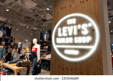 levi clothing store