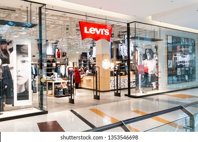 Bespreken Misverstand Messing Levi's store Images, Stock Photos & Vectors | Shutterstock