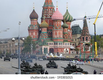 MOSCOW, RUSSIA- MAY 07, 2014: Russian Weapons. Rehearsal Of Military Parade Near The Kremlin, Moscow, Russia