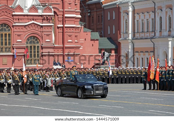 MOSCOW, RUSSIA -\
MAY 07, 2019: Rehearsal of the Victory Day celebration (WWII). Army\
General Oleg Salyukov preparing to travel before the formation of\
soldiers on the car\
Aurus