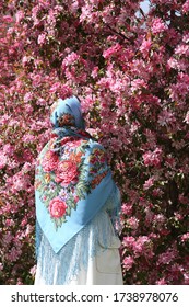 MOSCOW, RUSSIA – MAY 12, 2020: Girl In Vintage Pavlovo Posad Shawl. Pink Flowers Of Blossoming Apple-tree, Grade Malus Rudolph. Spring In Moscow City, Russia. Russian Traditional Folk Style In Fashion