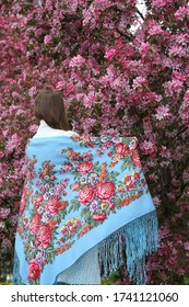 MOSCOW, RUSSIA – MAY 12, 2020: Girl In Vintage Pavlovo Posad Shawl. Pink Flowers Of Blossoming Apple-tree, Grade Malus Rudolph. Spring In Moscow City, Russia. Russian Traditional Folk Style In Fashion