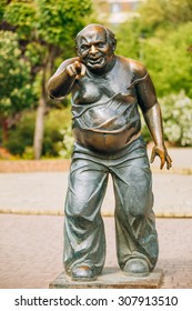 Moscow, Russia, May, 24, 2015: Monument To The Great Soviet Actor Yevgeny Leonov In The Role Of Associate Professor At The Mosfilmovskaya Street, Moscow