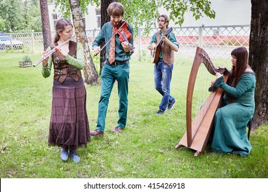 MOSCOW, RUSSIA - MAY 30, 2015: Musical Band Polca An Ri Plays Music Outdoor In Park On Summer Day. Polca An Ri Plays Traditional Irish Music.