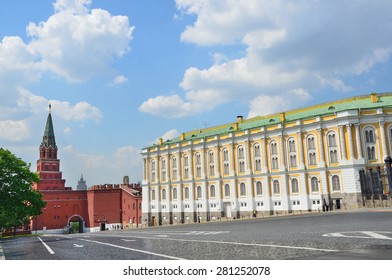 Moscow, Russia, May,24,2014. Russian Scene:People Walking Near The Armory And The Diamond Fund In Kremlin And Borovsitskaya Tower