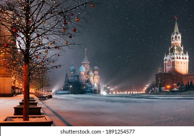 Moscow, Russia New Year. Saint Basil's Cathedral On The Background. Christmas Holidays, Snowy Winter Night Landscape. Festively Decorated Red Square In Snow.