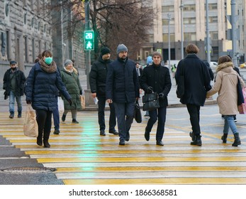 Moscow, Russia - November 25, 2020: Lubyanka Area. Still Life During Coronavirus Pandemic, Some People Wear, Put On Protective Face Masks, Other - Do Not. People Crossing The Street