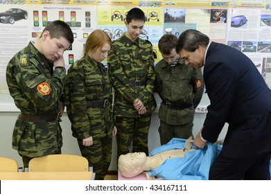 MOSCOW, RUSSIA - OCTOBER 24,2013:Training Of First Aid In The Cadet Corps Of The Police.Cadet Corps - Initial Military Training School With The Full Board To Prepare Youth For A Military Career. 