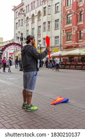 Moscow, Russia - September, 12, 2016: A Street Performer (juggler) On The Pedestrian Arbat Street In The Center Of Moscow.