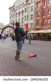 Moscow, Russia - September, 12, 2016: A Street Performer (juggler) On The Pedestrian Arbat Street In The Center Of Moscow.