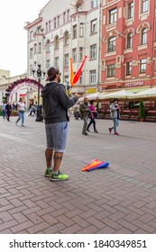 Moscow, Russia - September, 12, 2016: A Street Performer (juggler) On The Pedestrian Arbat Street In The Center Of Moscow.