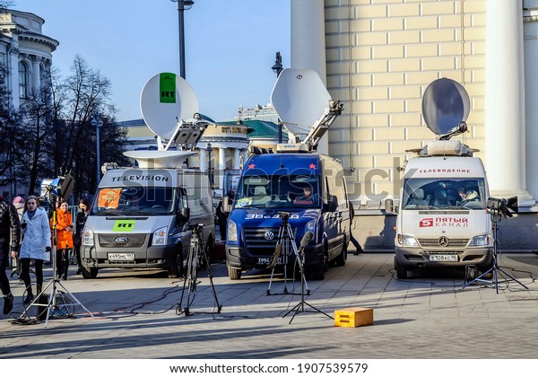 MOSCOW,\
RUSSIA-MARCH, 10, 2017: Mobile TV stations of different TV channels\
near the Manege. Manezhnaya Square, house\
1.