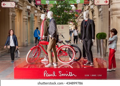 MOSCOW, RUSSIAN FEDERATION - JUNE 10: GUM store interiors. Mannequins in fashionable clothes from the collection of Paul Smith. June 10, 2016, Red Square, Moscow, Russia.