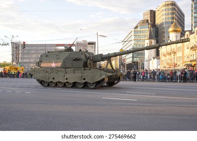 MOSCOW/RUSSIA - MAY 4: 2S35 Koalitsiya-SV Self-propelled 152 Mm Howitzer Based On Armata Next Generation Heavy Military Vehicle Combat Platform On Night Parade Rehearsal On May 4, 2015 In Moscow.
