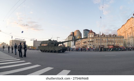 MOSCOW/RUSSIA - MAY 4: 2S35 Koalitsiya-SV Self-propelled 152 Mm Howitzer Based On Armata Next Generation Heavy Military Vehicle Combat Platform On Night Parade Rehearsal On May 4, 2015 In Moscow.
