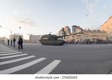 MOSCOW/RUSSIA - MAY 4: 2S35 Koalitsiya-SV Self-propelled 152 Mm Howitzer Based On Armata Next Generation Heavy Military Vehicle Combat Platform On Night Parade Rehearsal On May 4, 2015 In Moscow. 