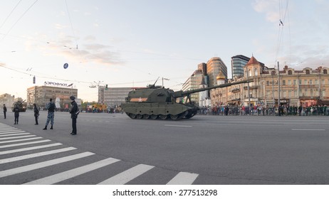 MOSCOW/RUSSIA - MAY 4: 2S35 Koalitsiya-SV Self-propelled 152 Mm Howitzer Based On Armata Next Generation Heavy Military Vehicle Combat Platform On Night Parade Rehearsal On May 4, 2015 In Moscow. 