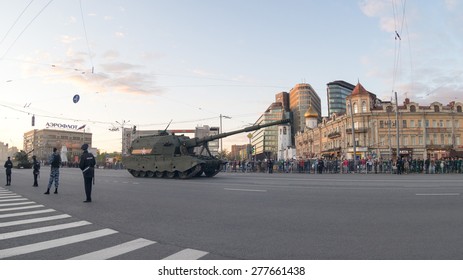 MOSCOW/RUSSIA - MAY 4: 2S35 Koalitsiya-SV Self-propelled 152 Mm Howitzer Based On Armata Next Generation Heavy Military Vehicle Combat Platform On Night Parade Rehearsal On May 4, 2015 In Moscow.
