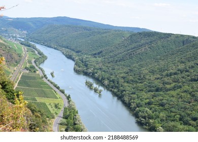 Moselle Valley Between Pommern And Kloten 