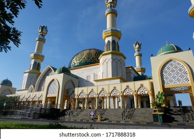 Mosque Atmosphere At Ramadan Afternoon Islamic Center Mataram Praya,West Nusa Tenggara/ Indonesia - March 13 2019  