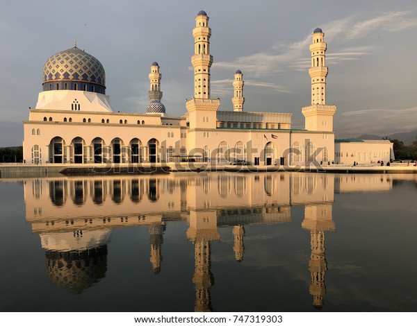 Mosque Masjid Kota Kinabalu Sabah Malaysia Stock Photo Edit Now 747319303