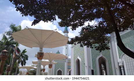 Mosque Of Tuban City, With A Very Elegant Style, This Mosque Really Amazes The Worshipers Who Come To Pilgrimage At The Tomb Of Sunan Bonang.