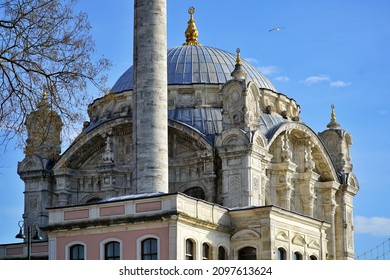 Ortaköy Mosque In İstanbul, Turkey.