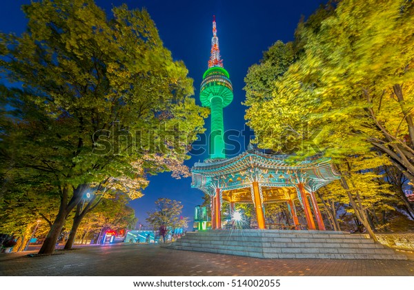 韓国で夜のソウル タワーの最も美しい景色 の写真素材 今すぐ編集