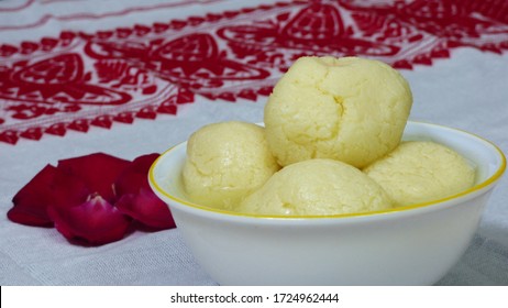 Most Popular Bengali Sweet Rasogolla, Misti Mukh, Bijaya Dasomi