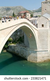 Mostar, Bosnia Herzegovina - 2 September 2004: Tourists Watching At People Who Jump From The Famous Bridge Of Mostar