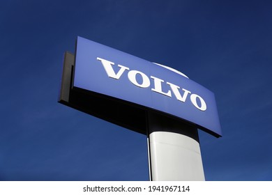 MOTALA, SWEDEN- 23 MARCH 2021:
Volvo sign at a service facility on Tuesday. The truck manufacturer AB Volvo is now stopping production due to a semiconductor shortage.
Photo Jeppe Gustafsson