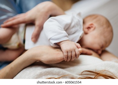Mother breastfeeds her infant, The baby clung to the mother's hand