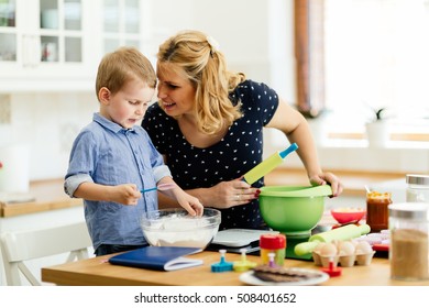 Mother and child preparing cookies in kitchen - Shutterstock ID 508401652