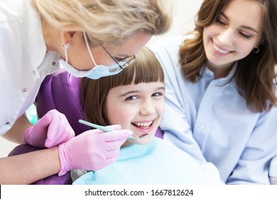 femeie dentist cauta om